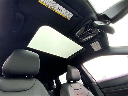 Used 2023 Jeep Compass Trailhawk w/ Sun and Sound Group image 12