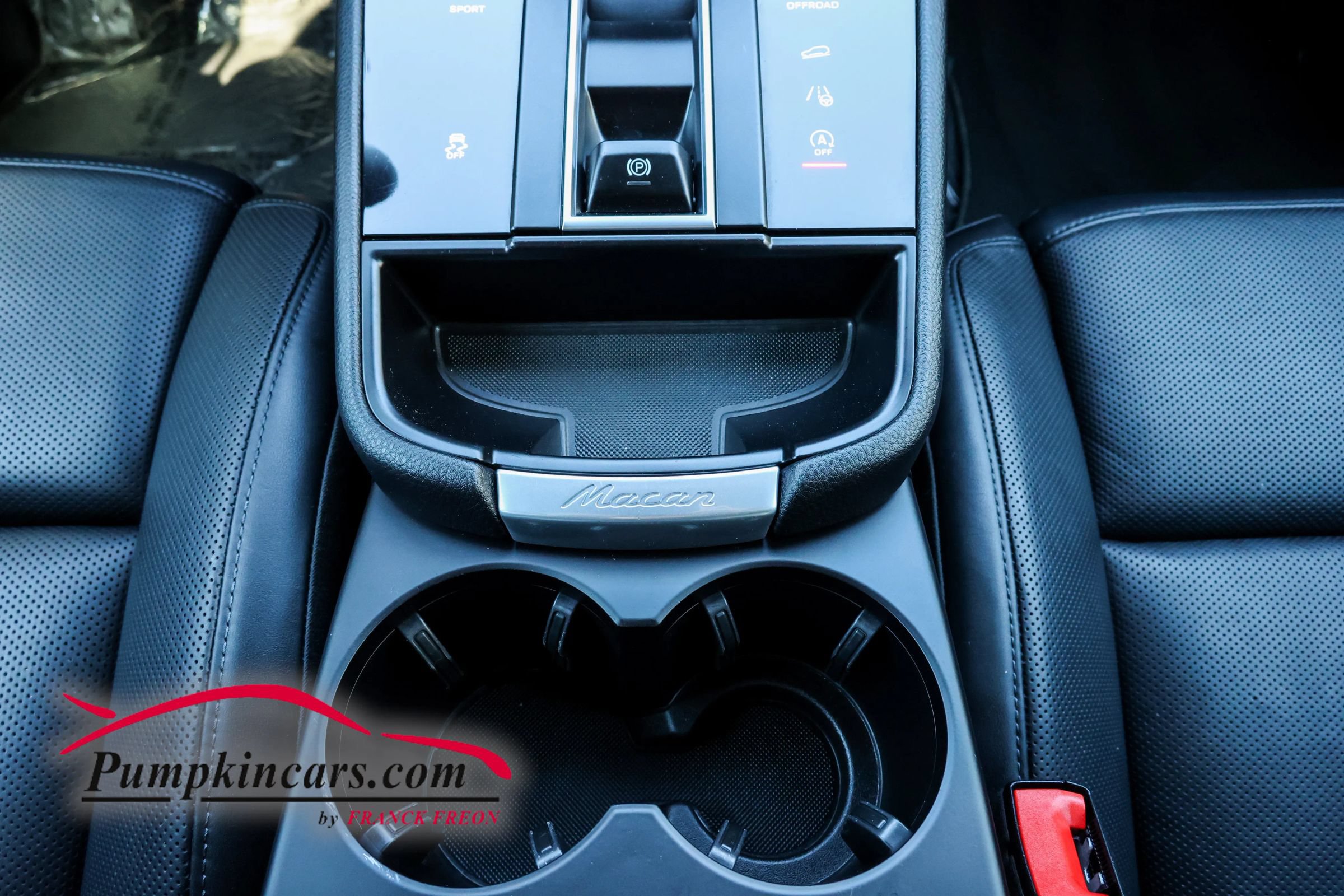 Used 2023 Porsche Macan AWD/4WD image 36