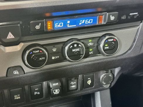 Used 2018 Toyota Tacoma TRD Off-Road w/ TRD Premium Off Road Package RWD image 18
