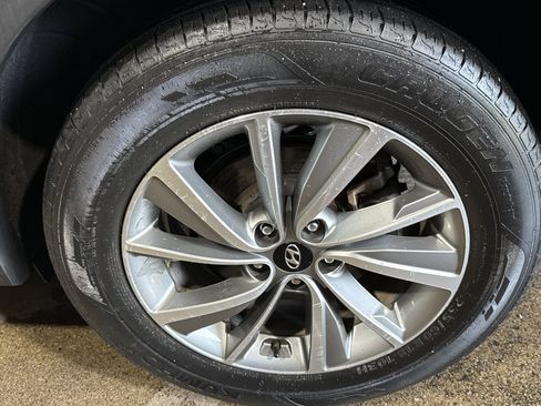Used 2020 Hyundai Santa Fe SEL w/ Convenience Package FWD image 29
