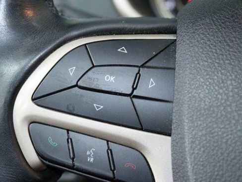 Used 2018 Jeep Cherokee Latitude w/ Cold Weather Group image 20