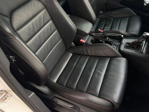 Used 2017 Volkswagen GTI SE FWD image 19