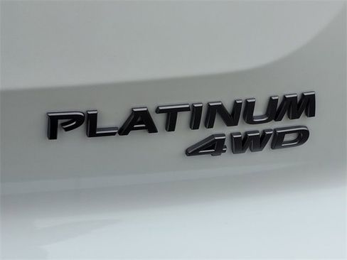 New 2026 Nissan Pathfinder Platinum image 9