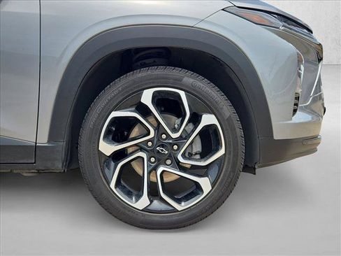 Used 2025 Chevrolet Trax RS w/ Driver Confidence Package FWD image 20