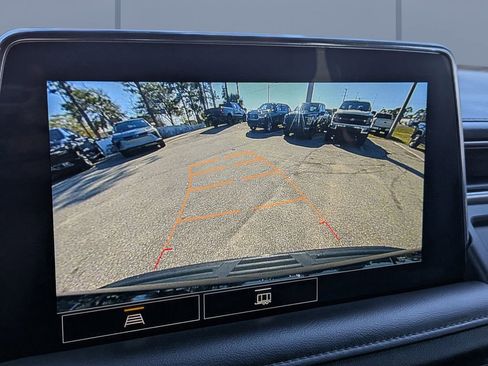 Used 2021 Chevrolet Tahoe Z71 w/ Rear Media and Nav Package image 21