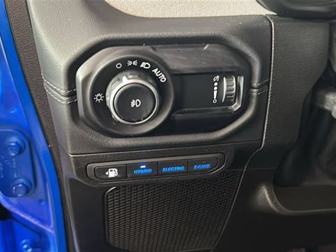 Used 2024 Jeep Wrangler Unlimited Sahara AWD/4WD image 18