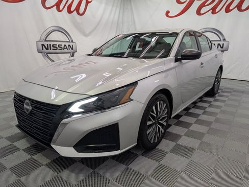 Certified 2024 Nissan Altima 2.5 SV FWD image 1
