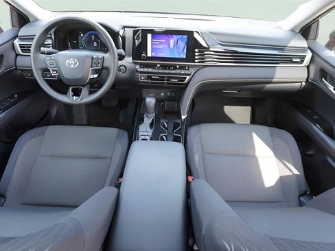 Used 2025 Toyota Camry LE w/ Convenience Package FWD image 17