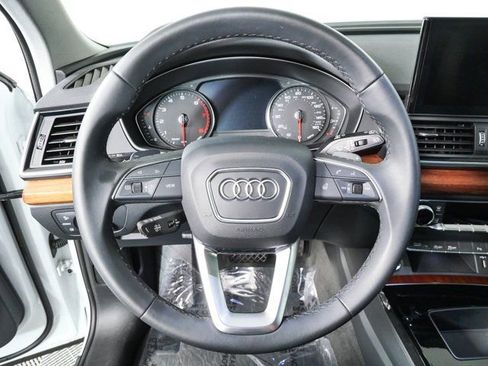 Used 2023 Audi Q5 2.0T Premium w/ Convenience Package AWD/4WD image 8