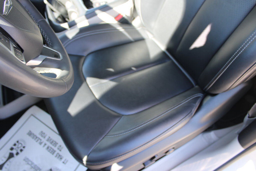 Used 2024 Chrysler Pacifica Touring-L FWD image 19
