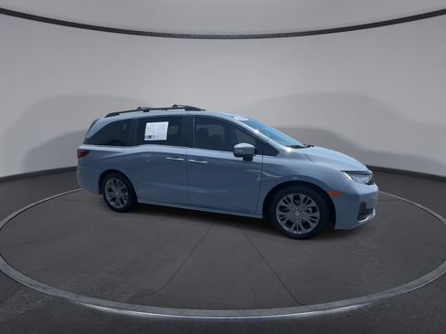 Used 2025 Honda Odyssey Touring image 9