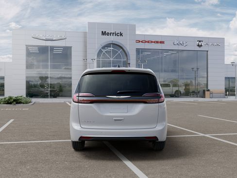 New 2026 Chrysler Pacifica Select FWD image 7