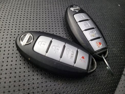Used 2015 Nissan Rogue SL image 32