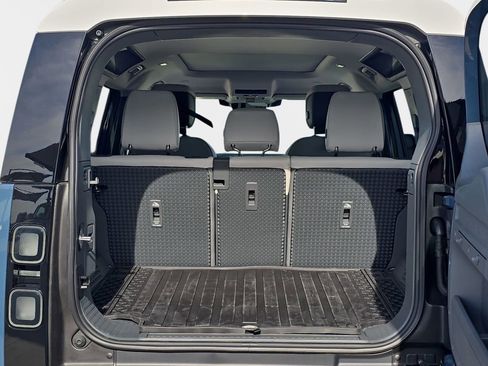 New 2026 Land Rover Defender 110 X-Dynamic SE image 12