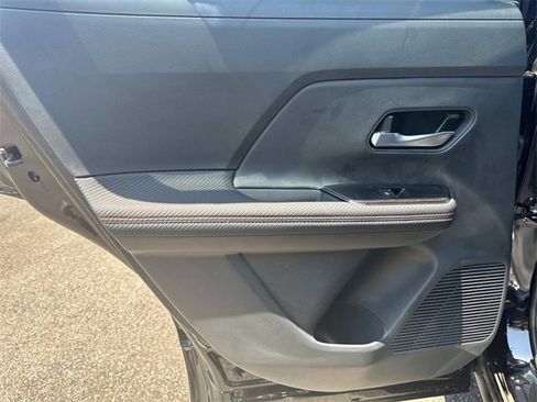 New 2025 Nissan Kicks SR image 12