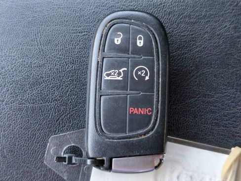 Used 2015 Jeep Cherokee Latitude w/ Comfort/Convenience Group image 29