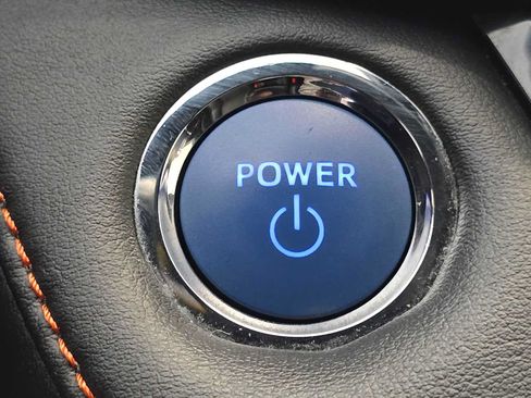 Used 2018 Toyota RAV4 SE AWD/4WD image 18