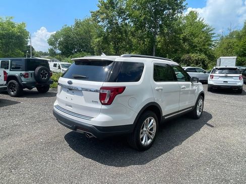Used 2018 Ford Explorer XLT w/ Equipment Group 202A AWD/4WD image 5