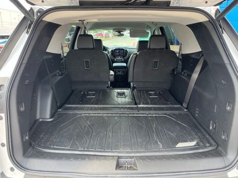 Used 2020 Chevrolet Traverse LT w/ LPO, Floor Liner Package FWD image 10