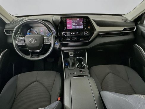 Certified 2021 Toyota Highlander LE image 29