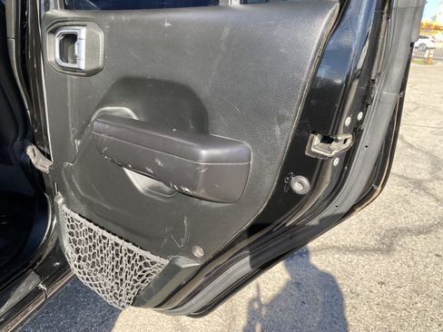 Used 2021 Jeep Gladiator Rubicon AWD/4WD image 24