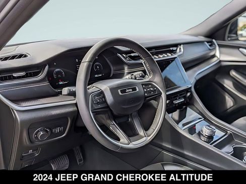 Used 2024 Jeep Grand Cherokee Altitude RWD image 12