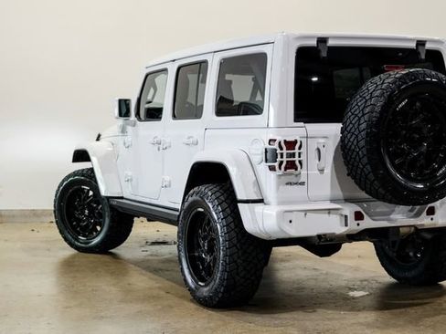 Used 2021 Jeep Wrangler Unlimited Sahara w/ Cold Weather Group AWD/4WD image 35