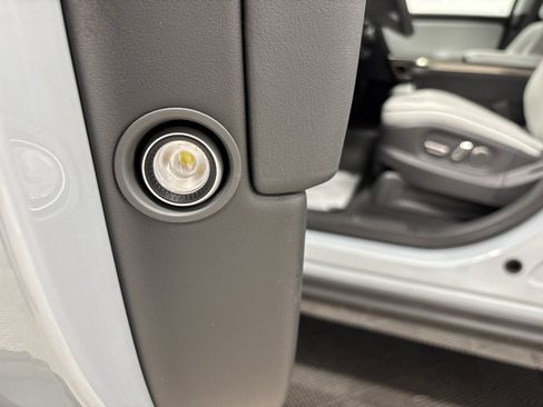 Used 2024 Rivian R1S Adventure image 32