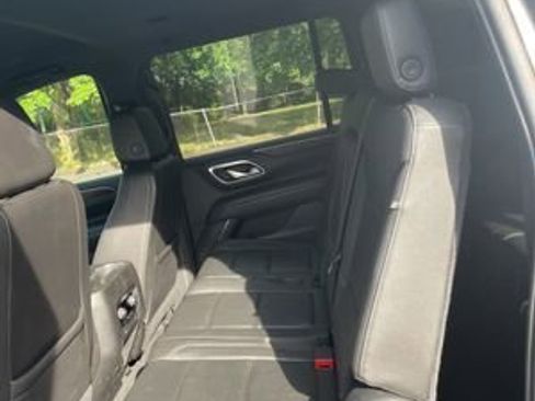 Used 2021 Chevrolet Suburban LT image 17