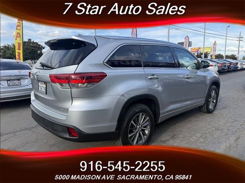 Used 2017 Toyota Highlander XLE image 6