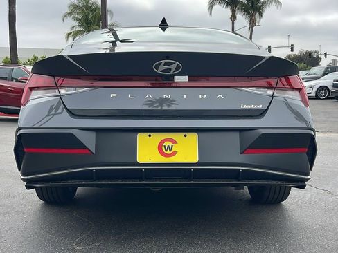 New 2025 Hyundai Elantra Limited image 10