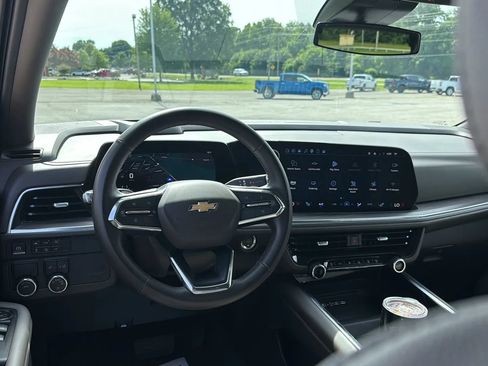 Used 2025 Chevrolet Tahoe LT RWD image 17