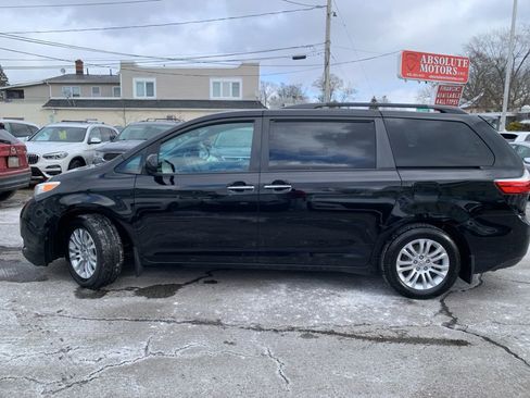 Used 2016 Toyota Sienna XLE image 8