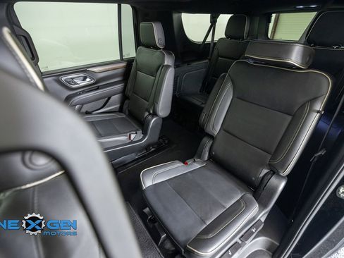 Used 2023 Chevrolet Suburban Premier AWD/4WD image 32