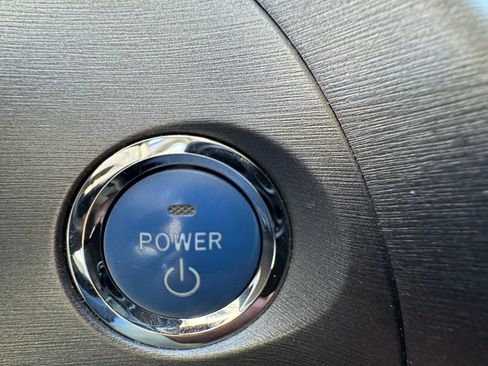 Used 2014 Toyota Prius Three image 22