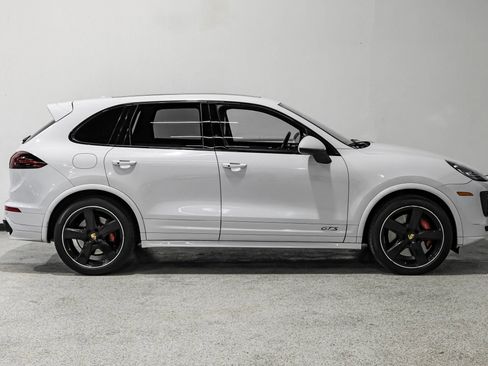Used 2016 Porsche Cayenne GTS image 5