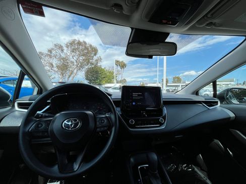 Used 2025 Toyota Corolla LE FWD image 33