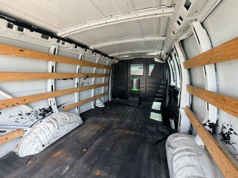 Used 2019 GMC Savana 2500 w/ Driver Convenience Package RWD image 18