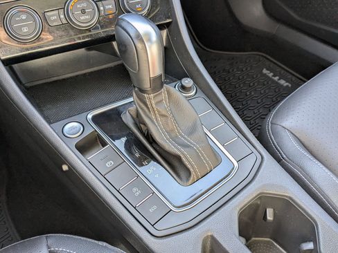 Used 2021 Volkswagen Jetta SE image 26