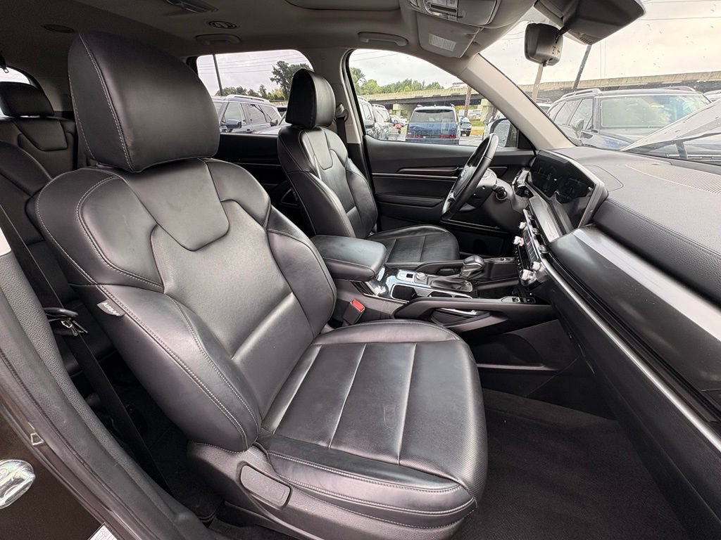 Used 2025 Kia Telluride S FWD image 33