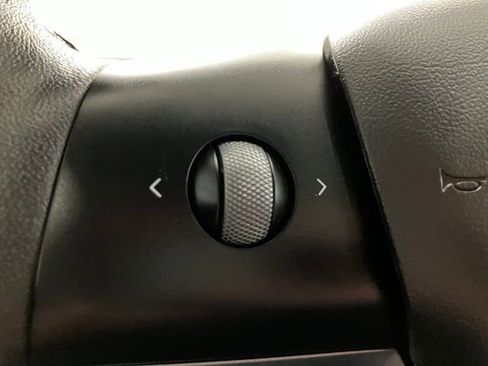 Used 2021 Tesla Model Y Long Range image 22