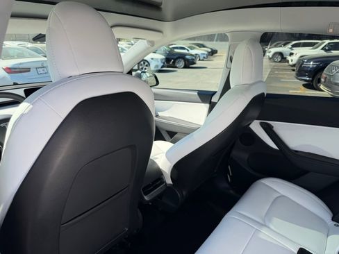 Used 2021 Tesla Model Y Performance image 19