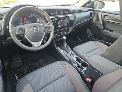 Used 2019 Toyota Corolla LE image 3