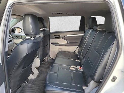Used 2019 Toyota Highlander LE FWD image 14