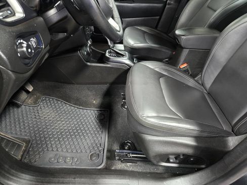 Used 2023 Jeep Renegade Limited w/ Sun/Sound Group AWD/4WD image 11