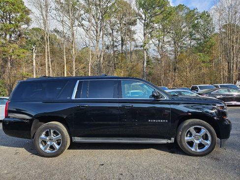 Used 2017 Chevrolet Suburban LT image 12
