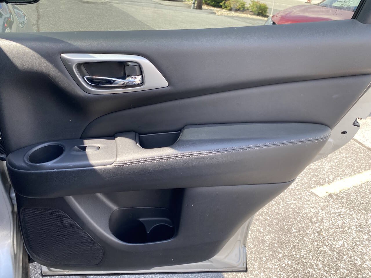 Used 2015 Nissan Pathfinder Platinum w/ Cargo Package FWD image 21