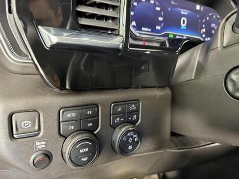 Used 2022 Chevrolet Silverado 1500 LTZ w/ Z71 Off-Road Package image 25