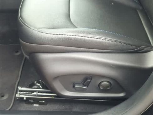 New 2026 Jeep Compass Limited image 17