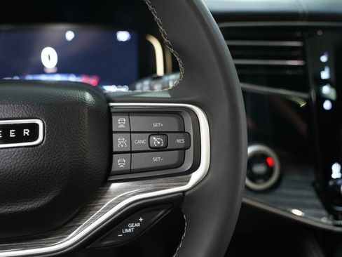 Used 2022 Jeep Wagoneer Series II w/ Premium Group I image 16